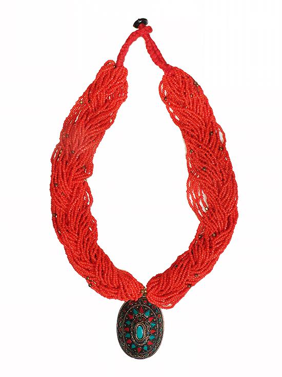 Ожерелье с искусственным кораллом (овальное, 4 x 5,5 см)