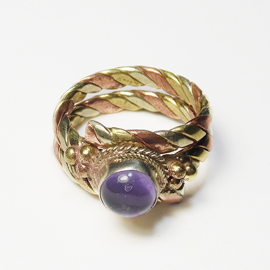 Кольцо витое с фиолетовым камнем (1,8 см)