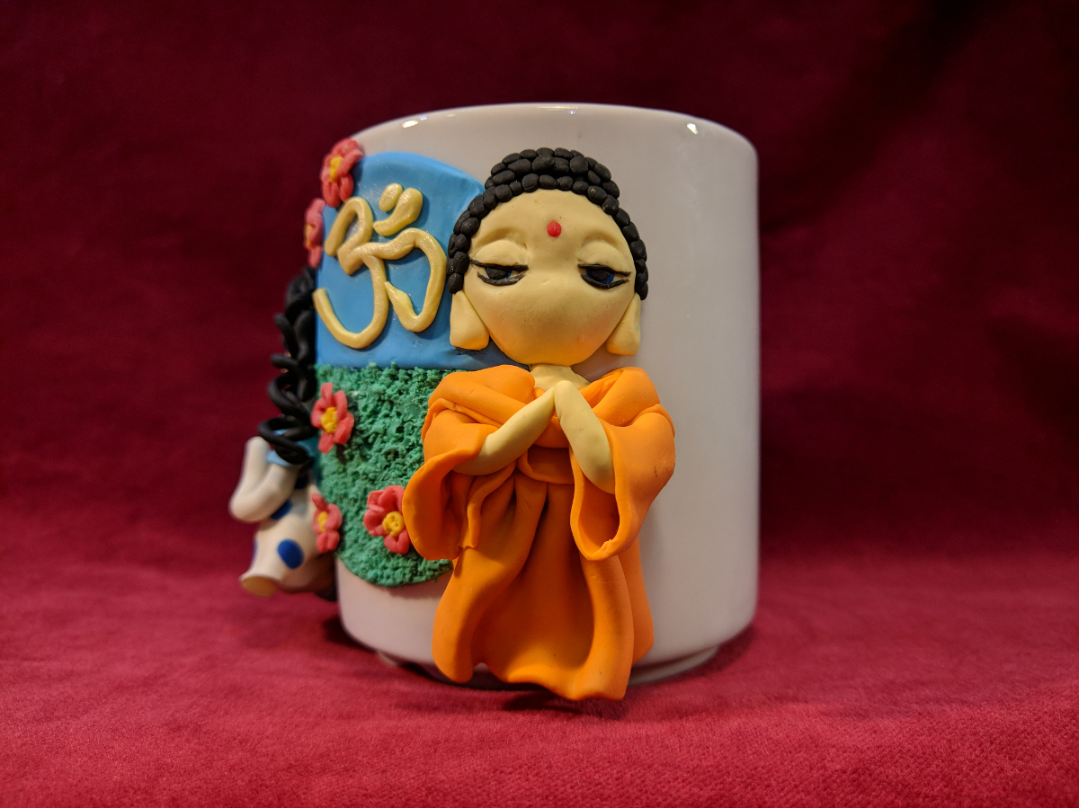 Сувенирная кружка "Будда и мирянка" (в бело-голубом платье в горошек)