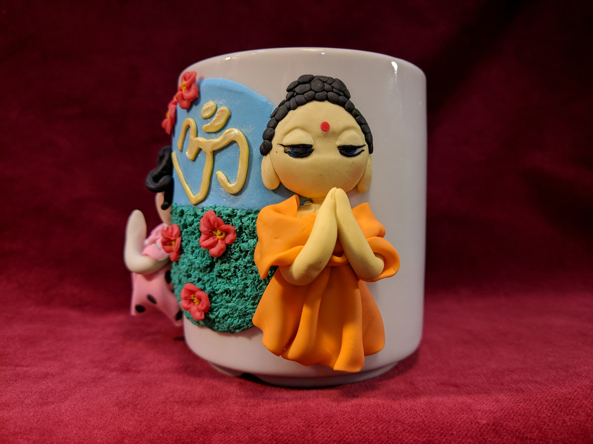 Сувенирная кружка "Будда и мирянка" (в розовом платье в горошек)