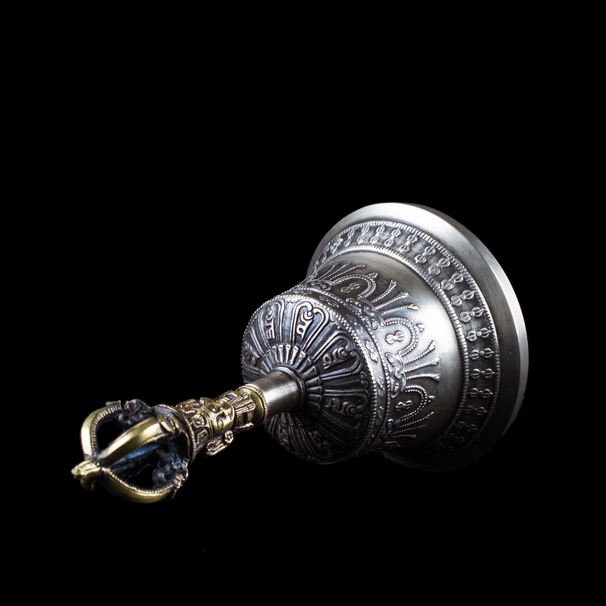 Колокольчик с ваджрой, 15 см, Оригинальный колокольчик из Дехрадуна (Индия), серебристый, патинированный
