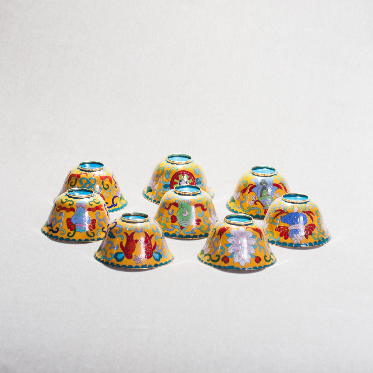 Чаши для подношений с Драгоценными Символами (набор из 8 шт.), 9,3 см, желтые, металл, эмаль, Китай