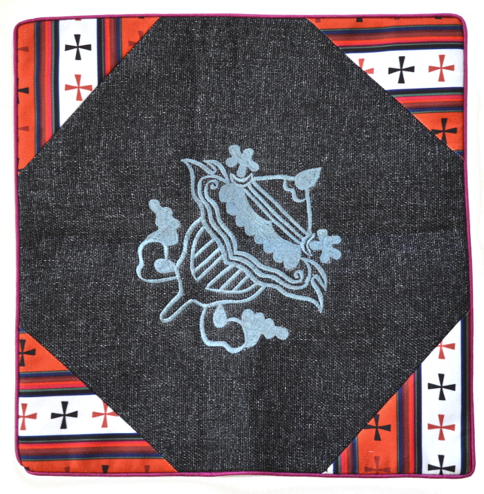 Наволочка с символом Зонта, 43 x 43 см, темная