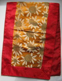 Купить Алтарное покрывало (оранжевое с красной окантовкой), 36 x 107 см в интернет-магазине Dharma.ru