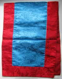 Купить Алтарное покрывало (голубое с красной окантовкой) в интернет-магазине Dharma.ru