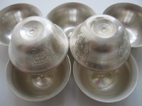 Чаши для подношений (набор из 7 шт.), 5,2 см, белый металл, чеканка, Непал. 
