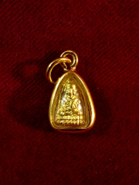Купить Амулет с Буддой (золотистый, 1 x 1,3 см) в интернет-магазине Dharma.ru