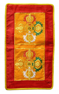 Купить Алтарное покрывало (оранжево-красное с двойными ваджрами), ~22,5 x 39 см в интернет-магазине Dharma.ru