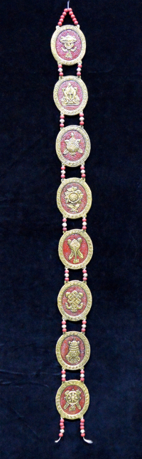 Купить Настенное украшение металлическое с Драгоценными Символами, красное, 93 см в интернет-магазине Dharma.ru