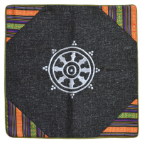Купить Наволочка с символом Колеса Дхармы, 43 x 43 см, темная в интернет-магазине Dharma.ru