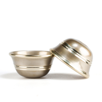 Купить Чаши для подношений (набор из 7 шт.) с полосой, 7,7 см, белая бронза, Непал в интернет-магазине Dharma.ru