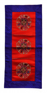 Купить Алтарное покрывало, красное с синей окантовкой, 22,5 х 52 см в интернет-магазине Dharma.ru