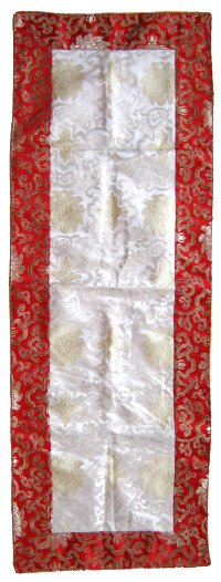 Купить Алтарное покрывало (белое с красной окантовкой), 37 x 104 см в интернет-магазине Dharma.ru