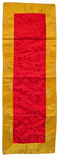 Купить Алтарное покрывало (красное с желтой окантовкой), 37 х 104 см в интернет-магазине Dharma.ru