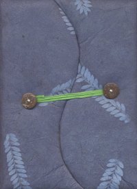 Купить Блокнот из травяной бумаги на пуговицах (серо-синий) (16 х 21 см) в интернет-магазине Dharma.ru