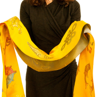 Купить Хадак желтый с Восемью Драгоценными Символами (48 x 230 см) в интернет-магазине Dharma.ru